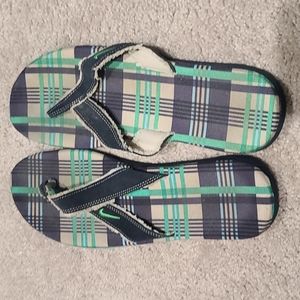 Plaid Nike canvas thongs